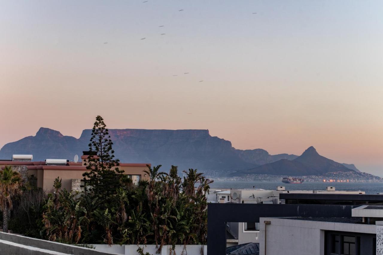 Blaauw Village Guest House Bloubergstrand Exterior photo
