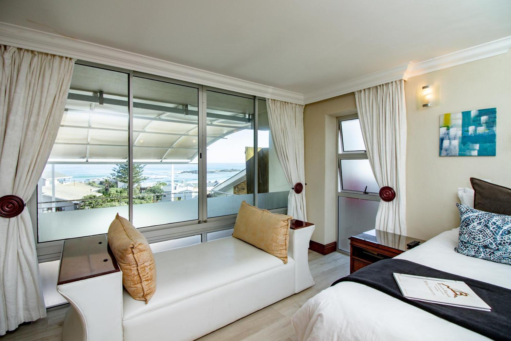 Blaauw Village Guest House Bloubergstrand Exterior photo