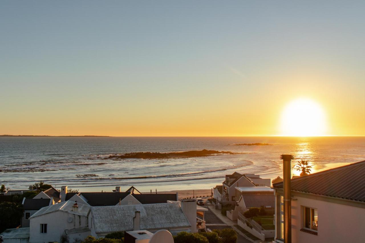 Blaauw Village Guest House Bloubergstrand Exterior photo