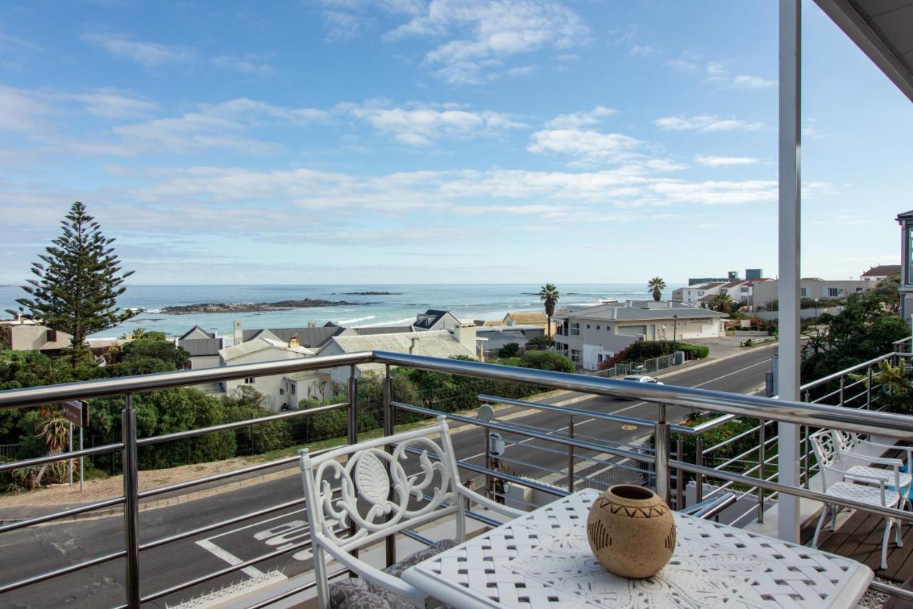 Blaauw Village Guest House Bloubergstrand Exterior photo