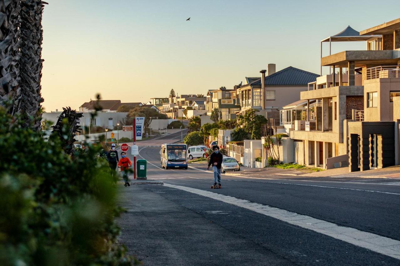 Blaauw Village Guest House Bloubergstrand Exterior photo