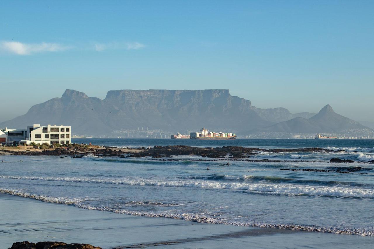 Blaauw Village Guest House Bloubergstrand Exterior photo
