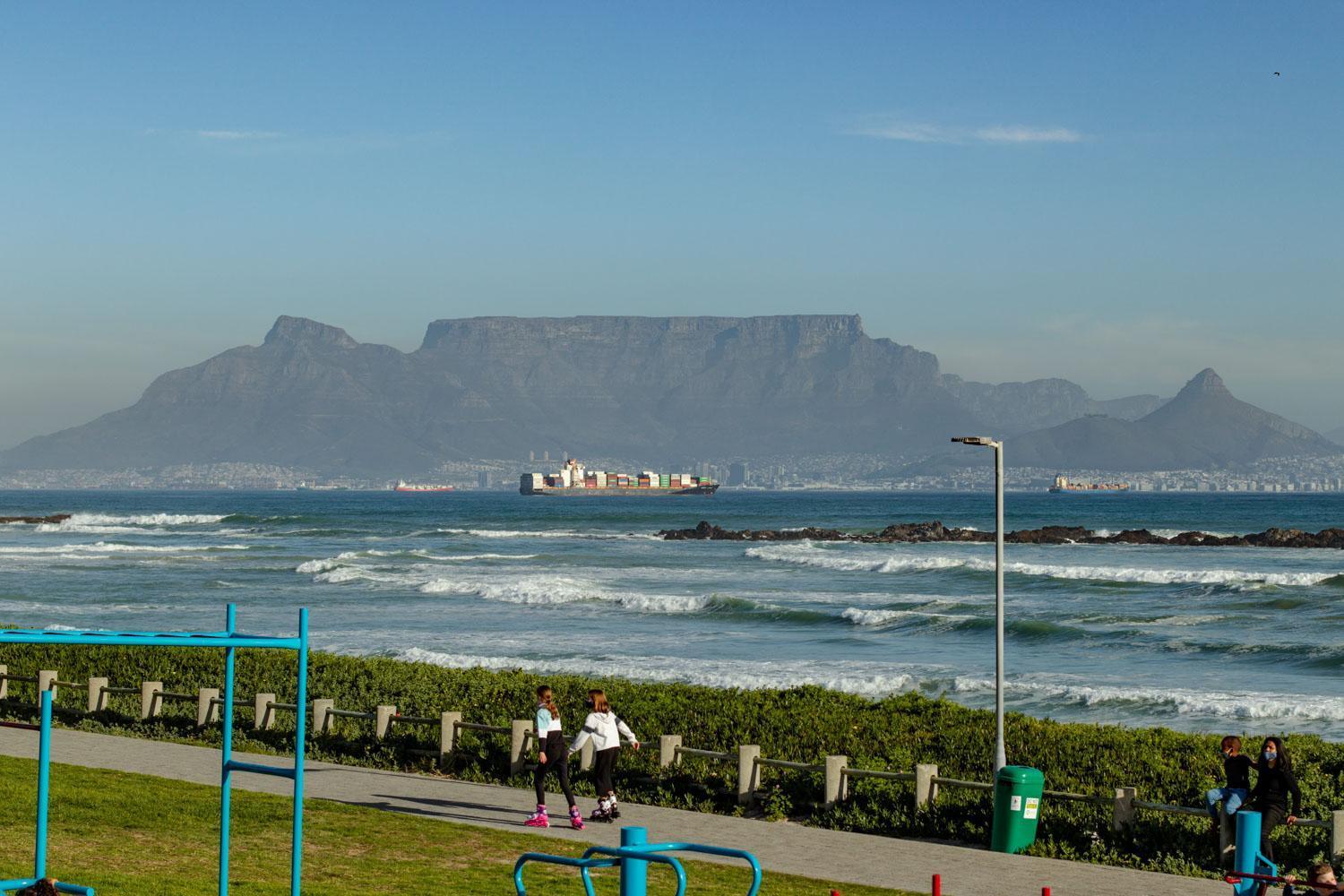 Blaauw Village Guest House Bloubergstrand Exterior photo