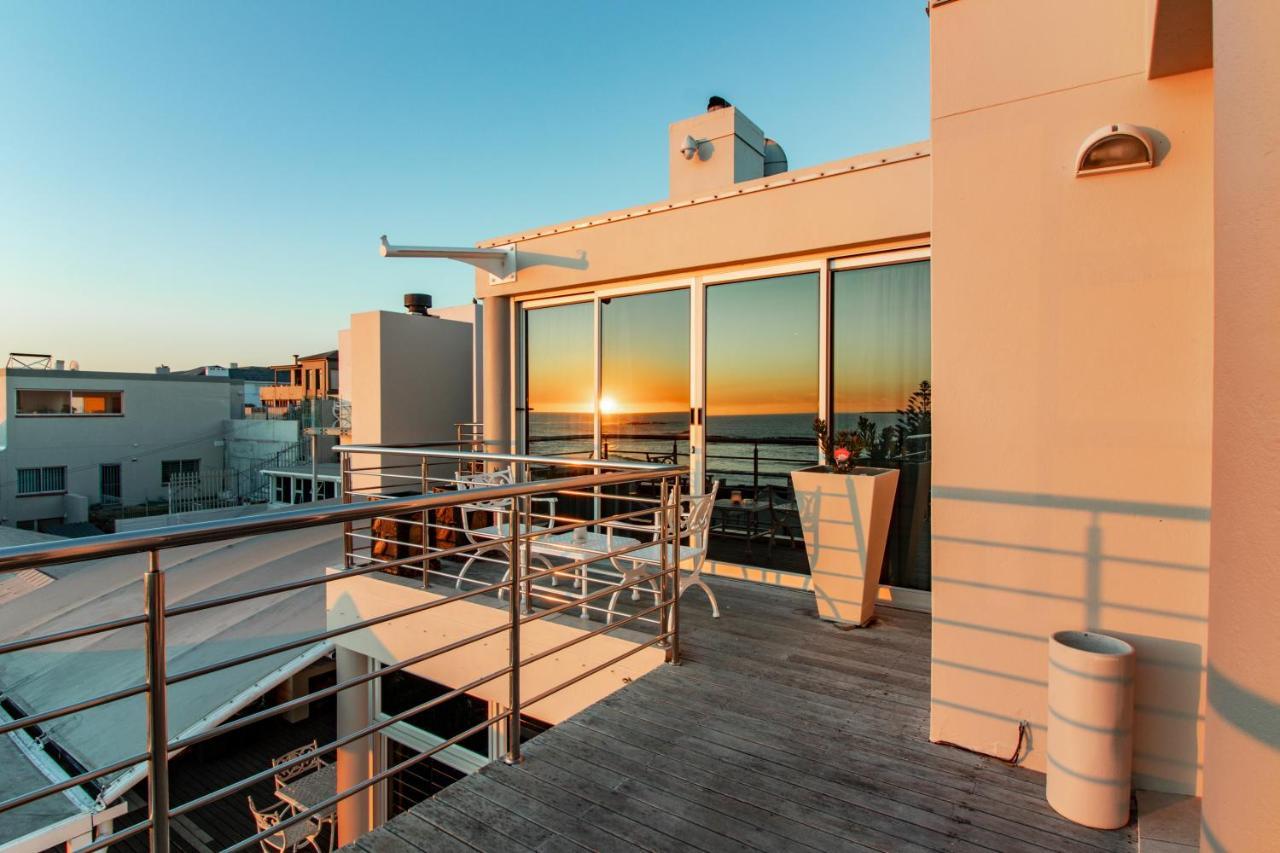Blaauw Village Guest House Bloubergstrand Exterior photo