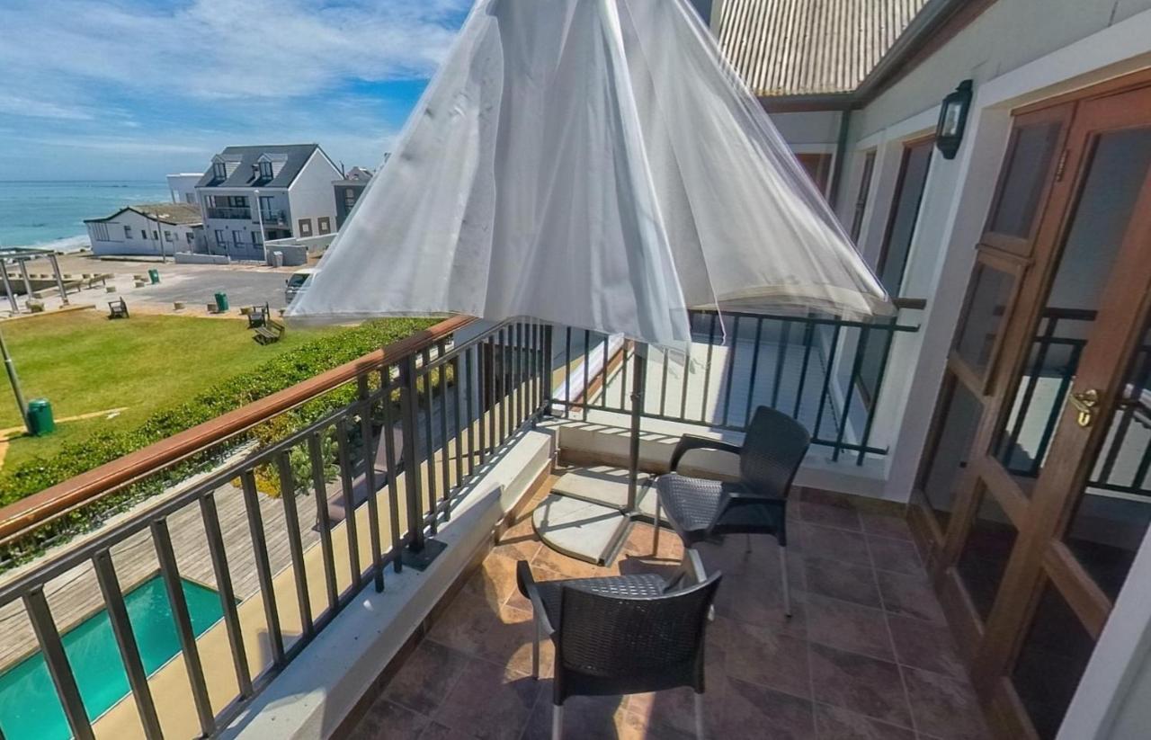 Blaauw Village Guest House Bloubergstrand Exterior photo