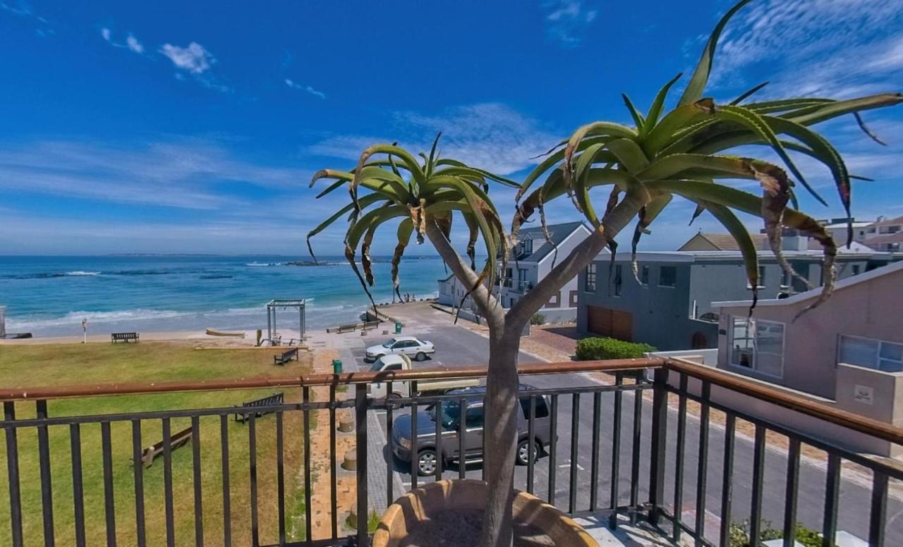 Blaauw Village Guest House Bloubergstrand Exterior photo