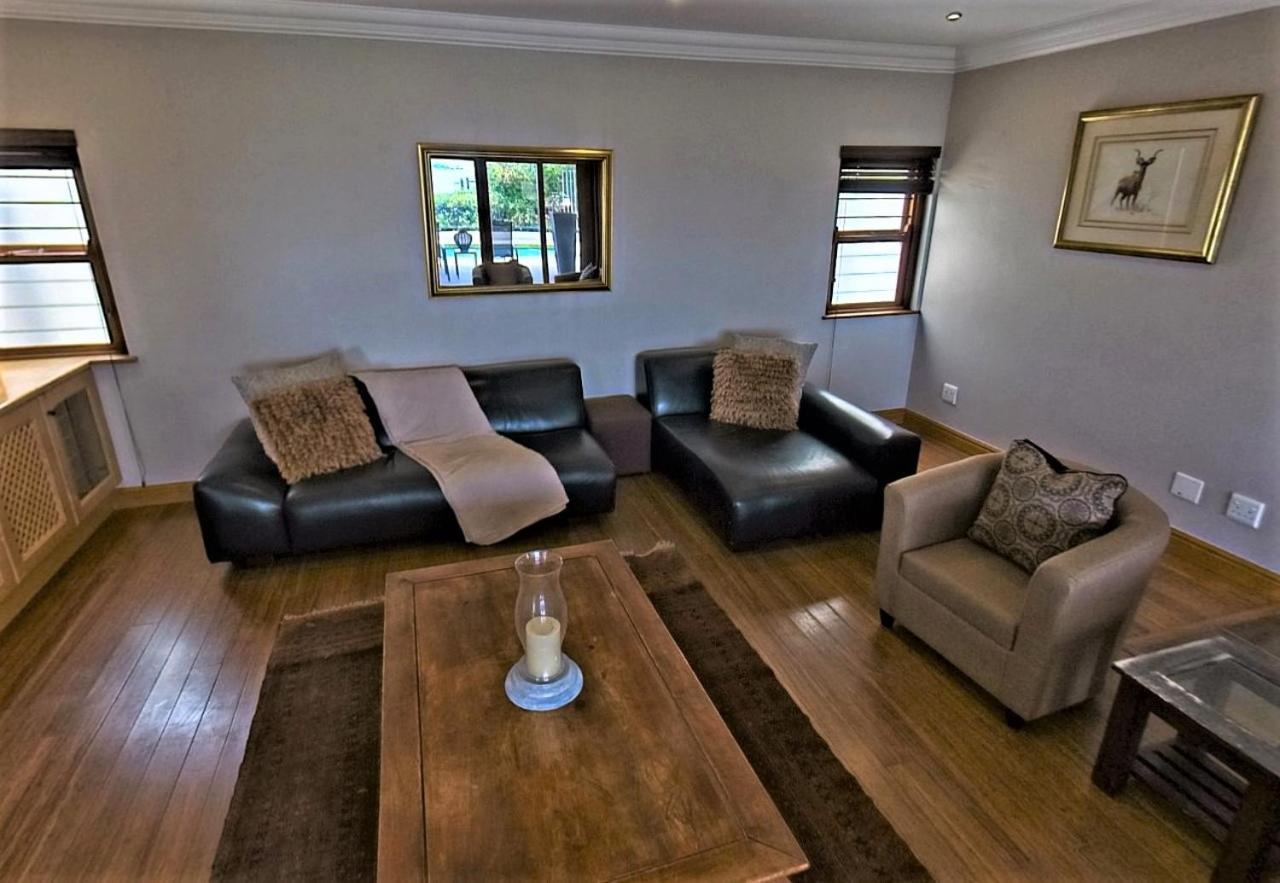 Blaauw Village Guest House Bloubergstrand Exterior photo